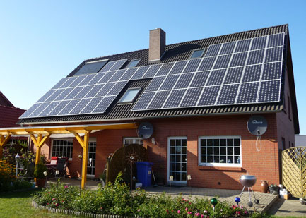 光伏发电是利用半导体界面的光生伏特效应而将光能直接转变为电能的一种技术