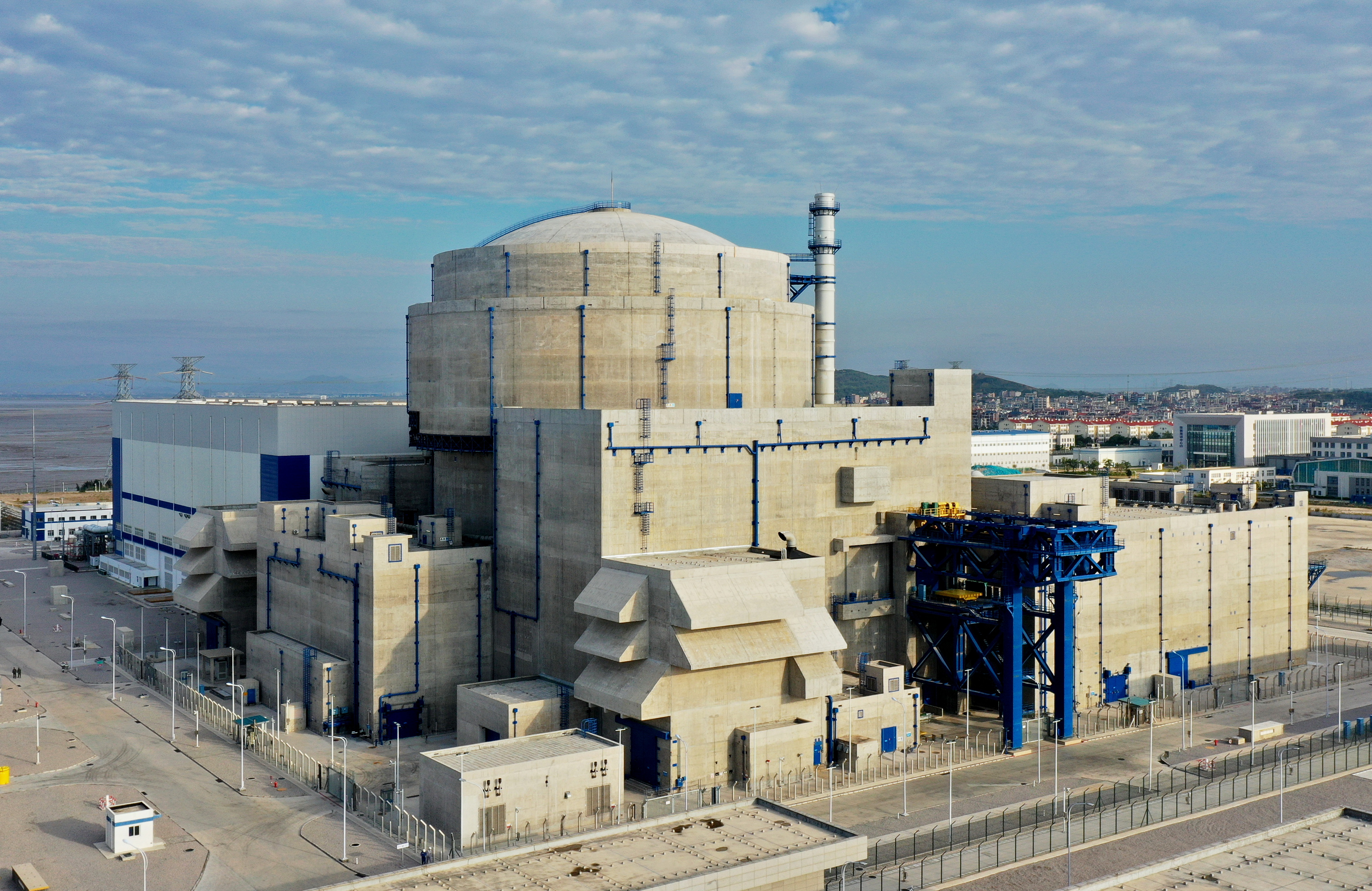 增长主要源于公司优化资金结构