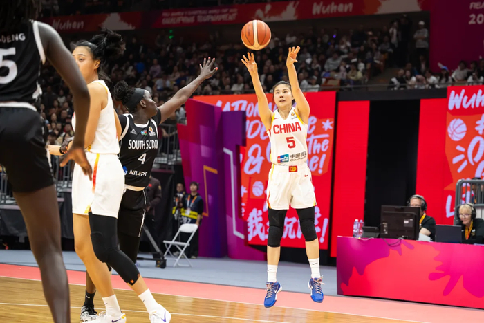 中国女篮对阵捷克女篮 赢球即锁定世界杯入场券