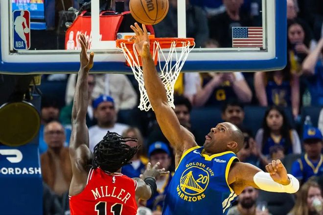 勇士三连败暴露阵容短板 克莱尔17分成奇兵