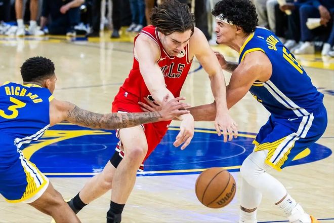 勇士三连败暴露阵容短板 克莱尔17分成奇兵