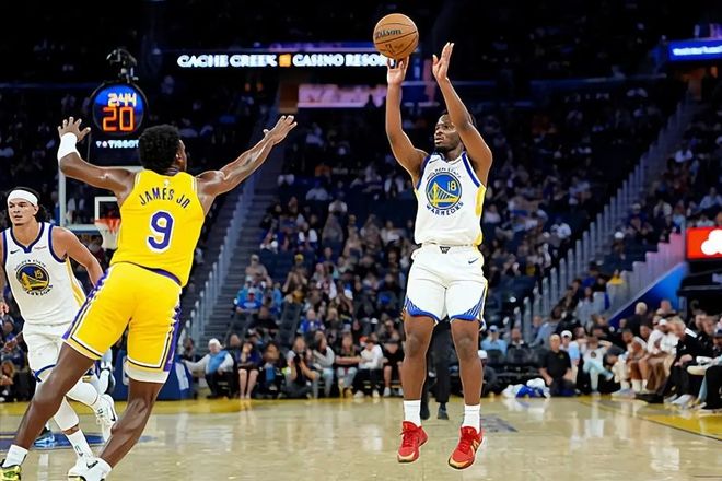 勇士三连败暴露阵容短板 克莱尔17分成奇兵