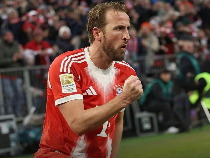 拜仁双线告捷欧冠晋级八强德甲狂轰4球创纪录