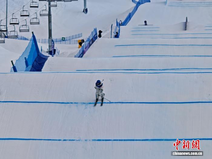 谷爱凌米兰冬奥自由式滑雪女子坡面障碍技巧摘