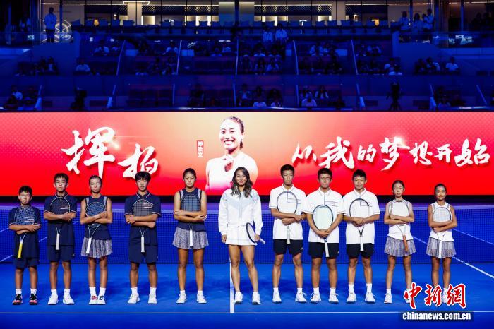 郑钦文亮相2025中网开幕式：伤后恢复进入新阶段