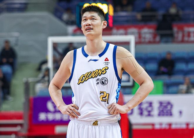 广厦末节狂轰28-10逆转同曦 锁定常规赛第二