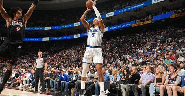 班凯罗三分全失难掩低迷 76人险胜魔术晋级季后