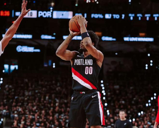 开拓者爆冷逆转马刺 文班亚马伤退系列赛1-1平