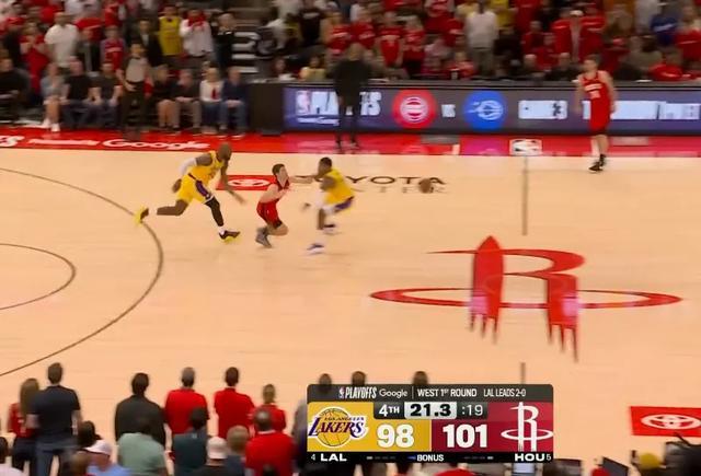 湖人绝境逆转火箭 詹姆斯关键三分定乾坤