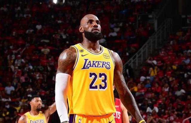 湖人绝境逆转火箭 詹姆斯关键三分定乾坤