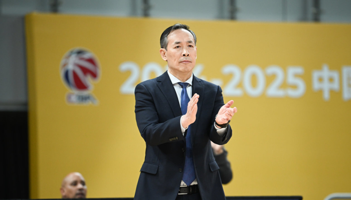 麦基CBA行为散漫引争议 外援集体对抗主帅